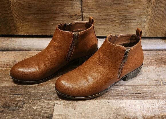 Jessica Cline Shoes - Ladies Size 6.5 Jessica Cline Zip Up Ankle Boots Brown Faux Leather.